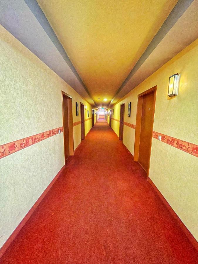 ホテル Alkotmany Vendeghaz シャールヴァール エクステリア 写真